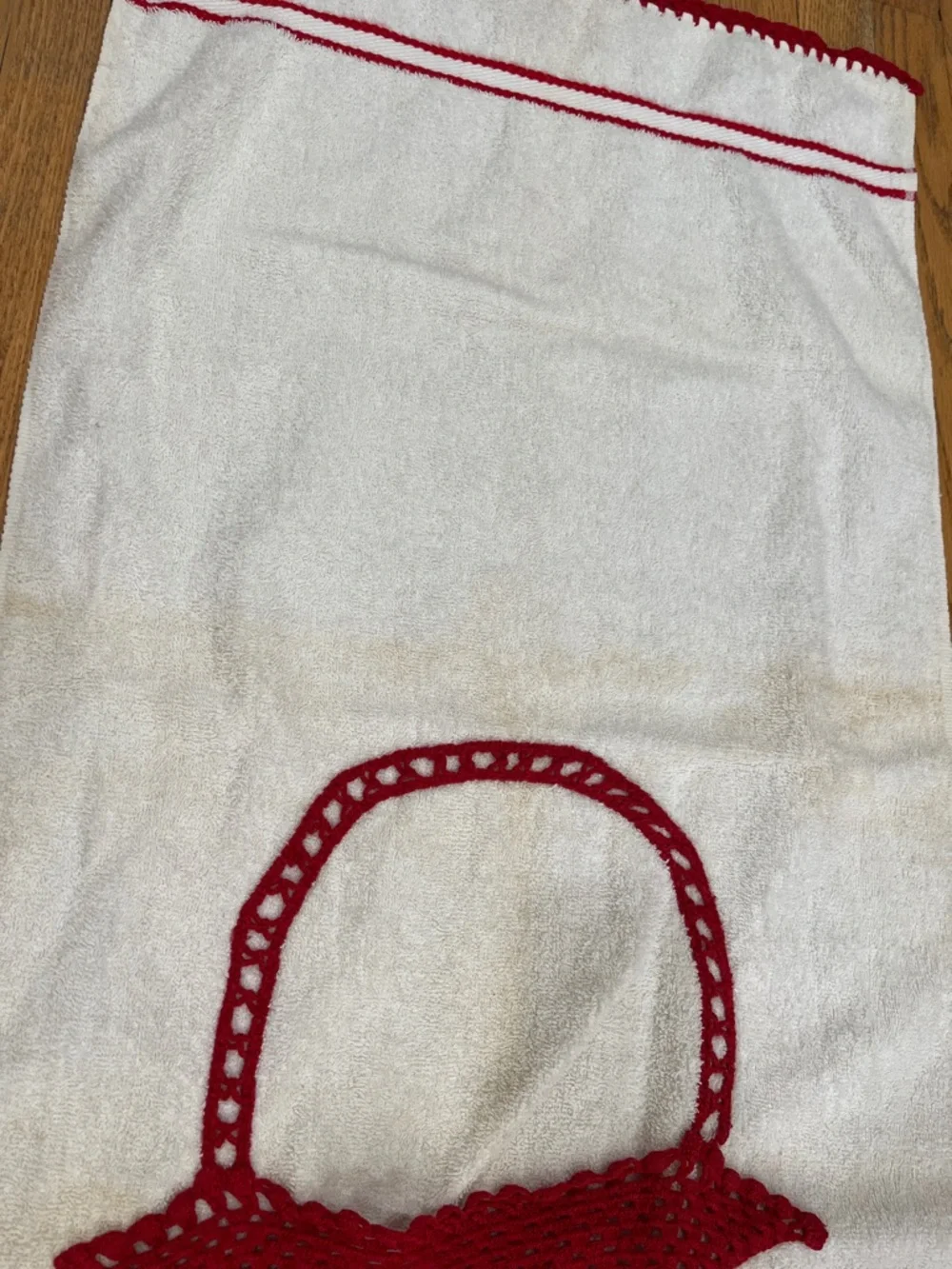 Vtg Fieldcrest Bath Towel W/Red Crochet Basket Pocket & Edging MCM Bathroom READ